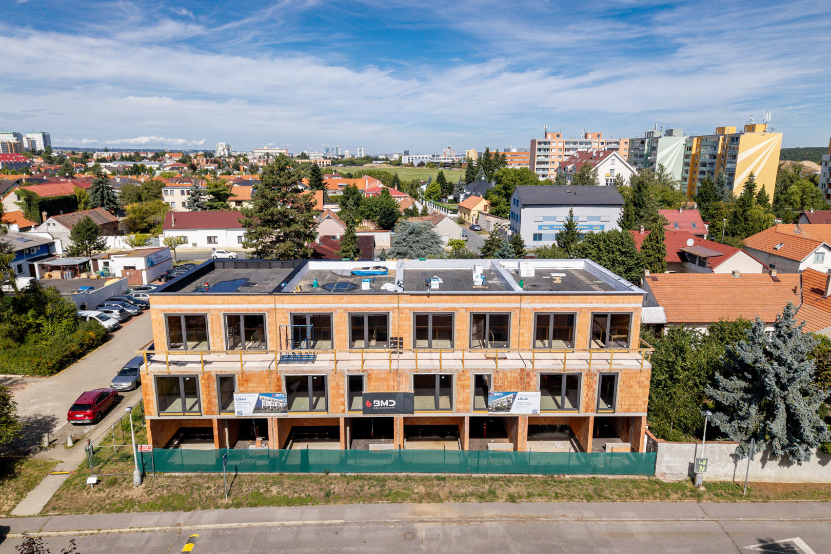 vchod do domu, přední terasy